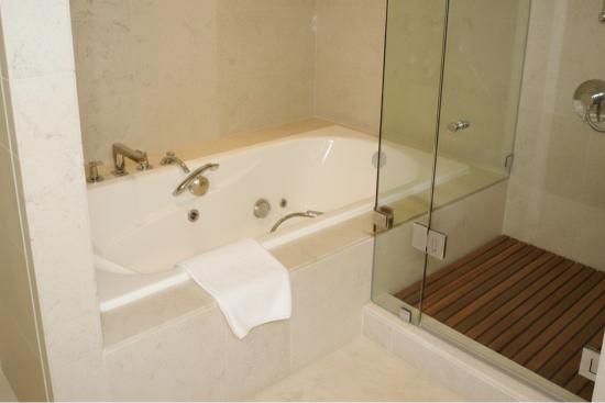 ホテル仕様のタオルと一般的な家庭用タオルの構造的な違い