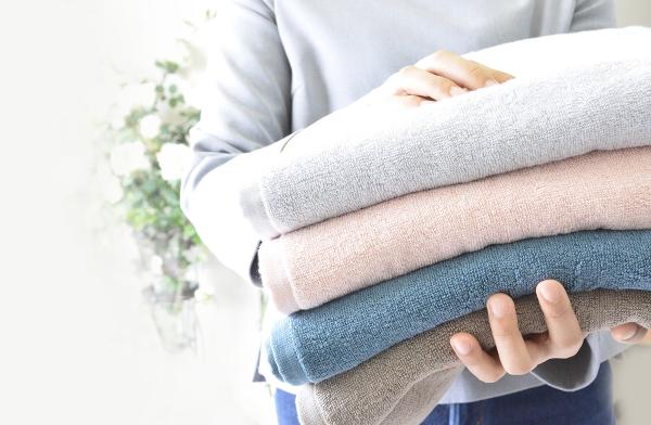 タオルの吸水性能を左右する糸の撚り方と構造